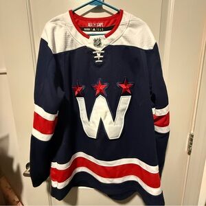 Old Washington capitals navy W jersey